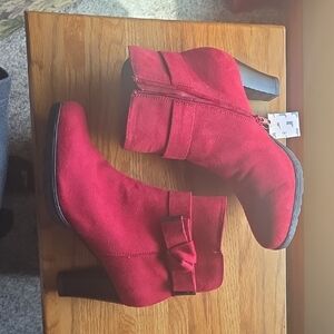 Elegant Red Suede Ankle Boots